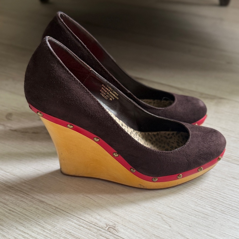 Colin Stuart Brown Wedge Heels with Red Stripe and Gold Stud Accents